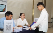 'Cô gái 4 lần đeo tang' làm tình nguyện viên tại lễ trao học bổng Tiếp sức đến trường
