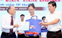 Hành trình nhà hảo tâm chắt chiu từng trăm ngàn đồng tiếp sức đến trường tân sinh viên nghèo xứ Huế