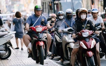 Ngăn xe máy leo lề, không chỉ bằng phạt nguội