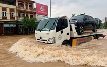 29 điểm ngập ở Hà Nội xe cộ không thể lưu thông