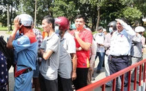 Người hâm mộ 'đội nắng' mua vé xem tuyển Việt Nam đấu Nepal