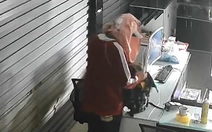 Bịt mặt, leo trần nhà trộm cửa hàng điện thoại, nam thanh niên bị bắt sau 4 ngày