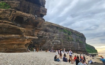 Mạnh tay xử lý, trả lại vẻ hoang sơ cho thắng cảnh Hang Câu