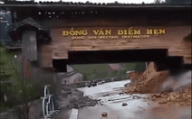 Sạt lở làm sập cổng chào xã Đồng Văn