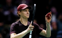 Sinner tiến sát đến vị trí số 1 thế giới sau khi lọt vào bán kết Paris Masters