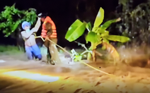 Vỡ hồ chứa tự đắp trên núi Tuy Phong, nước cuốn qua khu dân cư