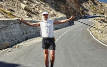 Người đàn ông mắc u não chạy bộ 4.000km xuyên Ấn Độ