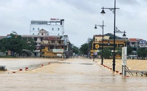 Lũ trên sông Hương dâng lên trở lại, người Huế lại thấp thỏm lo lụt mới