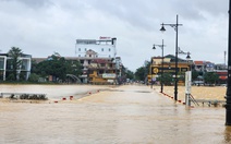 Lũ trên sông Hương dâng lên trở lại, người Huế lại thấp thỏm lo lụt mới