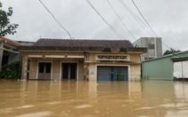 Lũ sông Vu Gia - Thu Bồn lại dâng cao, người dân bơ phờ vì chưa thể hạ đồ xuống