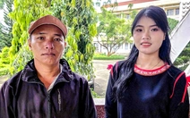 'Tôi vào coi con nhận học bổng được không?'