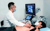 Người đàn ông 61 tuổi phát hiện ung thư vú sau 1 năm sờ thấy khối u ở ngực