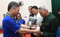 Đoàn tuyên giáo - báo chí TP.HCM tặng quà cho gia đình chính sách, hộ khó khăn tại Thái Nguyên