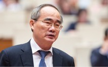 Mức lương '20 ngày đầu tạm ổn, 10 ngày cuối tháng mì gói, sinh con ra nuôi sao nổi?'