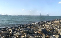 Phát hiện thi thể nữ giới dạt vào kè đá bên bờ biển Hà Tĩnh