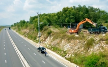 Gia cố mái ta luy, làm mương thoát nước chống ngập cao tốc Vĩnh Hảo - Phan Thiết