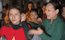 Bà Nhân Vlog bị mắng xối xả, tố dùng hình ảnh người nghèo để 'đánh bóng tên tuổi' khi làm từ thiện?