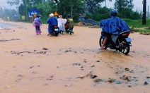 Mưa trắng trời, nhiều xã miền núi ở Huế ngập cục bộ