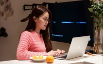 Làm sếp bị kẹp giữa cấp trên và nhân viên, cấp dưới bị kẹp giữa sếp và khách hàng, ai áp lực hơn ai?