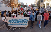 Đặc vụ Mỹ bắt 81 người nhập cư chỉ trong vài giờ ở một thành phố