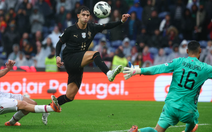 Người hâm mộ mỉa mai Bồ Đào Nha sẽ mạnh hơn khi không có Ronaldo