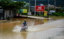 Mưa kéo dài, lũ đổ về, quốc lộ 20 dẫn vào Đà Lạt ngập sâu