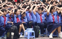 Đọc thư của học sinh tri ân thầy cô trong lễ chào cờ