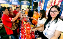 Người dân TP.HCM ùn ùn đến, Lễ hội cua Cà Mau 'hết sạch cua'