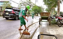 Lũ ở Huế rút dần, một người mất tích do lật ghe