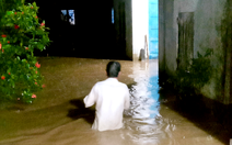 Lũ lên vào chiều tối, dân vùng bão số 13 ở đông Đắk Lắk lại lo chạy lụt