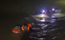 Quy Nhơn ngập nặng trong mưa lớn, trắng đêm sơ tán dân