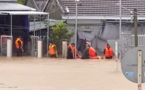 Sông Dinh Ninh Hòa dự báo đạt đỉnh lũ lịch sử, quốc lộ 1 nhiều đoạn ngập nước