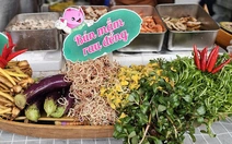 Đến Hội chợ Mùa thu ăn thắng cố, bún mắm miền Tây, bún bò Huế, hủ tiếu Mỹ Tho và một vòng Việt Nam