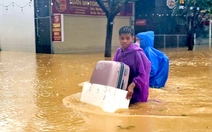 Nhiều trường đại học ở Huế hỗ trợ tiền cho sinh viên sau trận mưa lũ lịch sử