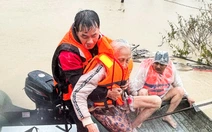 Mưa ngớt, lũ rút chậm, Gia Lai giữ dân ở nơi sơ tán vì lo lũ lên lại