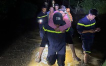 Phú Yên, Quy Nhơn lại mưa như trút, cứu hộ xuyên đêm cứu người trong lũ dữ