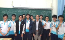 Nhớ bụi phấn trên mái tóc thầy cô - Kỳ 4: 'Mỗi lần gặp học trò tôi cũng lo chứ'