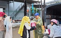 Quà cứu trợ của Tuổi Trẻ đã đến tay dân vùng bị lũ cô lập ở Bắc Nha Trang