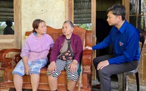 Bí thư Trung ương Đoàn Nguyễn Minh Triết thăm người dân vùng lũ Phú Yên