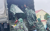 Hai lần giúp dân vượt lũ lớn trong vòng một tháng ở miền Trung của bộ đội