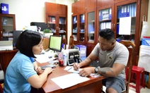 Lần đầu đến Việt Nam dự đám cưới bạn, du khách ghé ủng hộ người dân lũ lụt