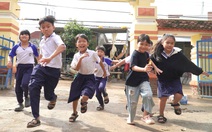 Khẩn trương đưa học sinh vùng lũ trở lại trường