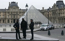 Bắt thêm 4 nghi phạm vụ trộm trang sức 102 triệu USD tại Bảo tàng Louvre