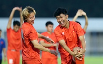 Songkhla ngập nặng, U22 Việt Nam lợi và bất lợi thế nào nếu chuyển về đá ở Bangkok?