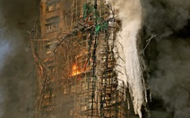 Vụ cháy chung cư ở Hong Kong: Vì sao đặc khu này vẫn dùng giàn giáo tre?