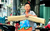 Người dân vùng rốn lũ Khánh Hòa vừa gượng dậy sau lũ vừa lo ứng phó bão số 15