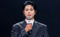 MAMA 2025 tưởng niệm nạn nhân vụ cháy chung cư tại Hong Kong, Rosé BlackPink nhận Daesang