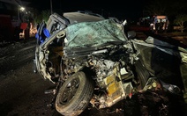 Đầu ô tô nát bét sau cú tông trực diện xe giường nằm trên quốc lộ 14