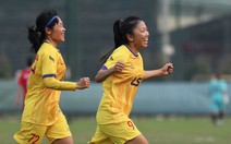 Huỳnh Như ghi bàn vào lưới... tuyển nữ Việt Nam
