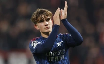 'Thần đồng' hơn 15 tuổi của Arsenal lập kỷ lục ở Champions League